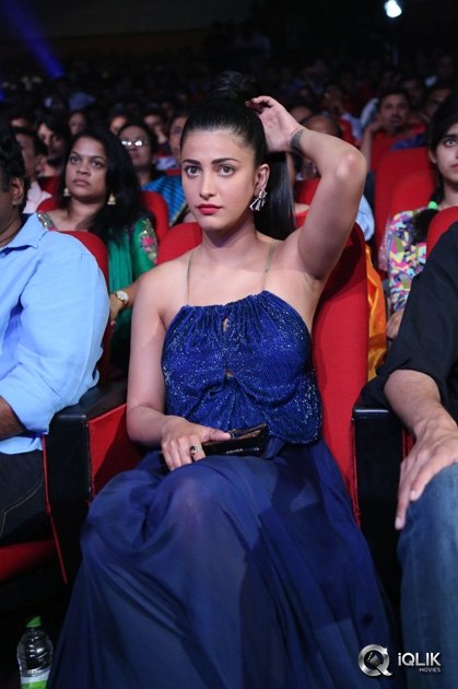 Shruti-Haasan-at-Srimanthudu-Movie-Audio-Launch
